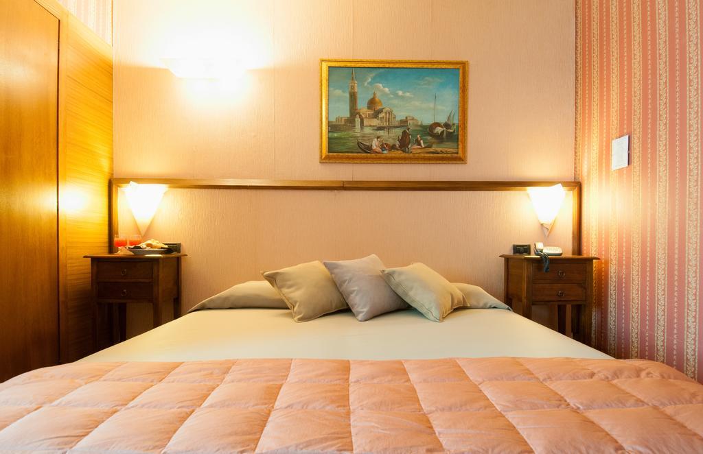 Holiday Rooms Antica Badia Volterra Pokoj fotografie