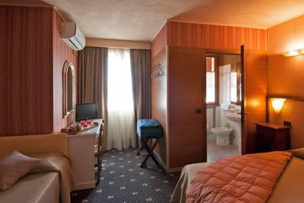 Holiday Rooms Antica Badia Volterra Exteriér fotografie
